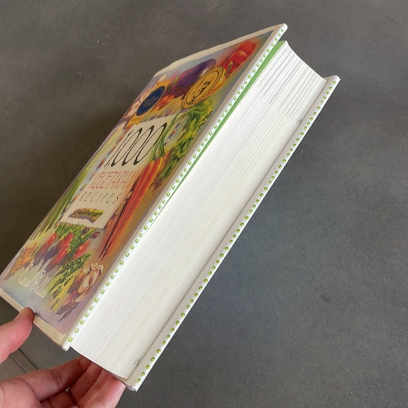 BRAND NEW 1,000 Vegetarian Recipes Book - Picture 6 of 10